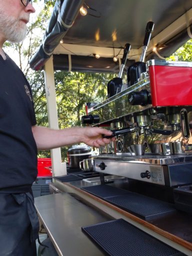 Jan am Siebträger Siebträgermaschine im Einsatz