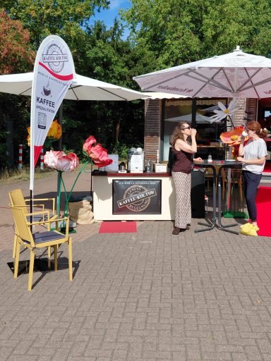 mobiler Tresen bei Popup Event mobiler Tresen bei Sommerevent